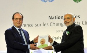 Narendra-Modi-and-France-President-Francois-Hollande-at-COP21-Summit-in-Paris