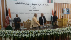 Modi-Ghani inaugurate dam